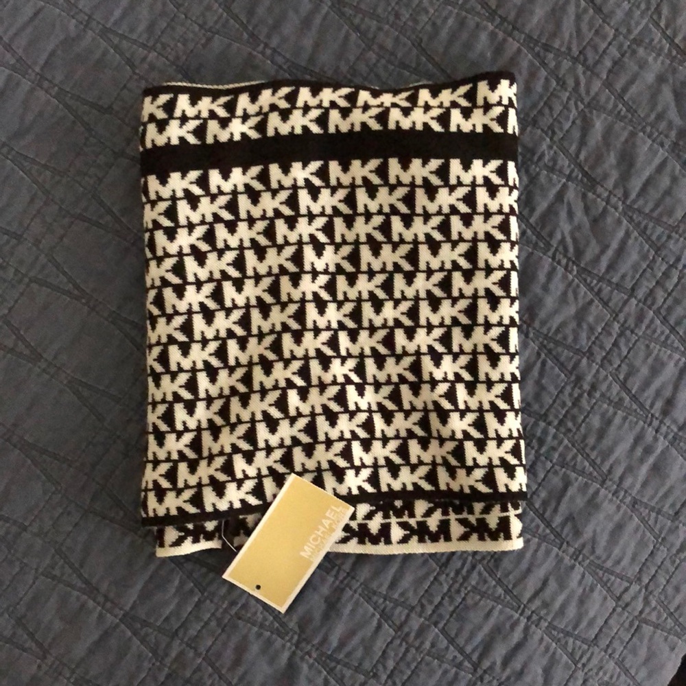 Michael Kors black and white infinity scarf